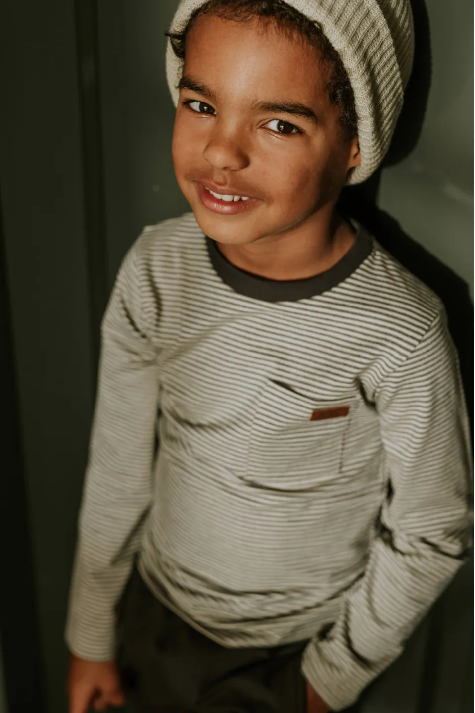 Koko Noko rechtvallende gestreepte longsleeve beige donkergrijs, foto 4