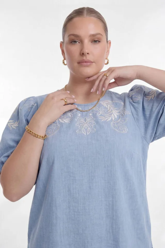 Yoek top broderie light blue denim