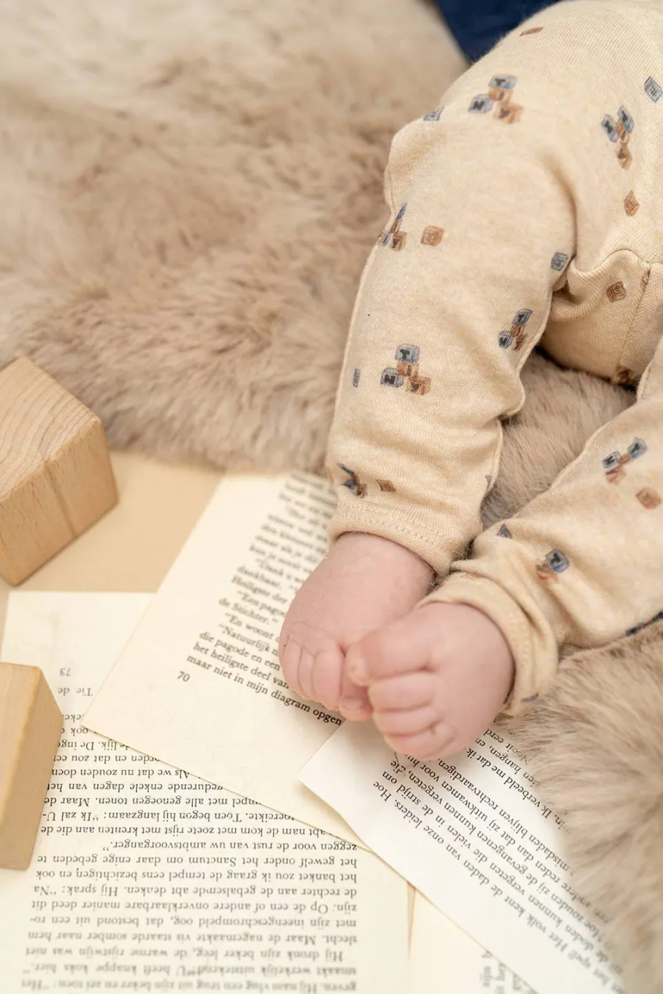 A Tiny Story katoenen babybroek met print beige, foto 3