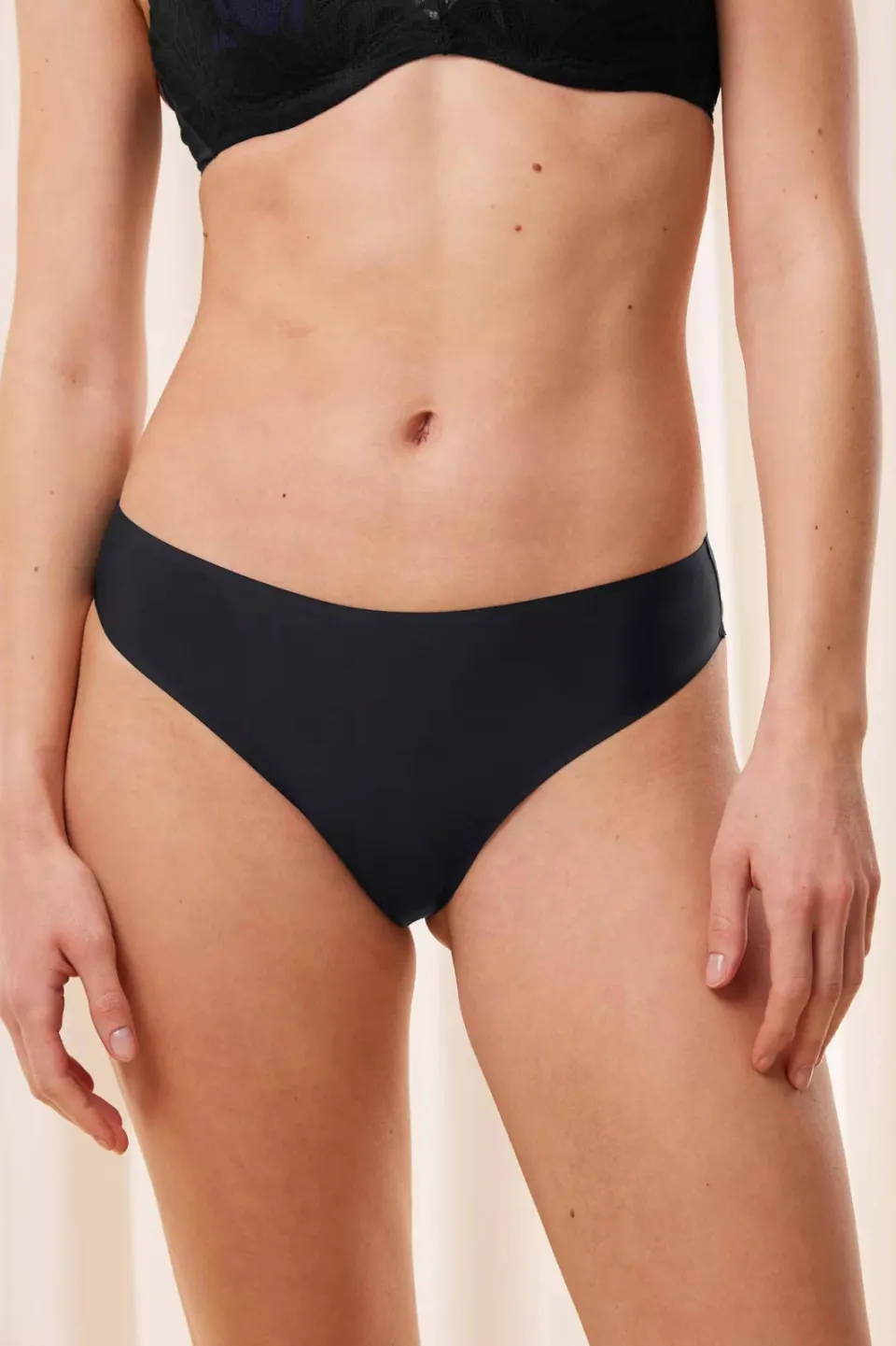 Triumph Body Make-Up Illusion Lace slip zwart, foto 6