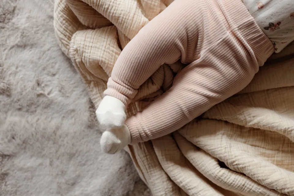 LEVV Newborn fluwelen casual broek lichtroze