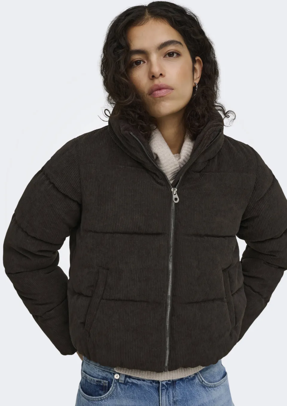 Only ONLNEWDOLLY corduroy puffer jas donkerbruin, foto 5
