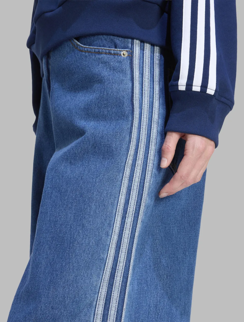 Adidas Originals loose fit straight leg jeans - medium blue denim, foto 7