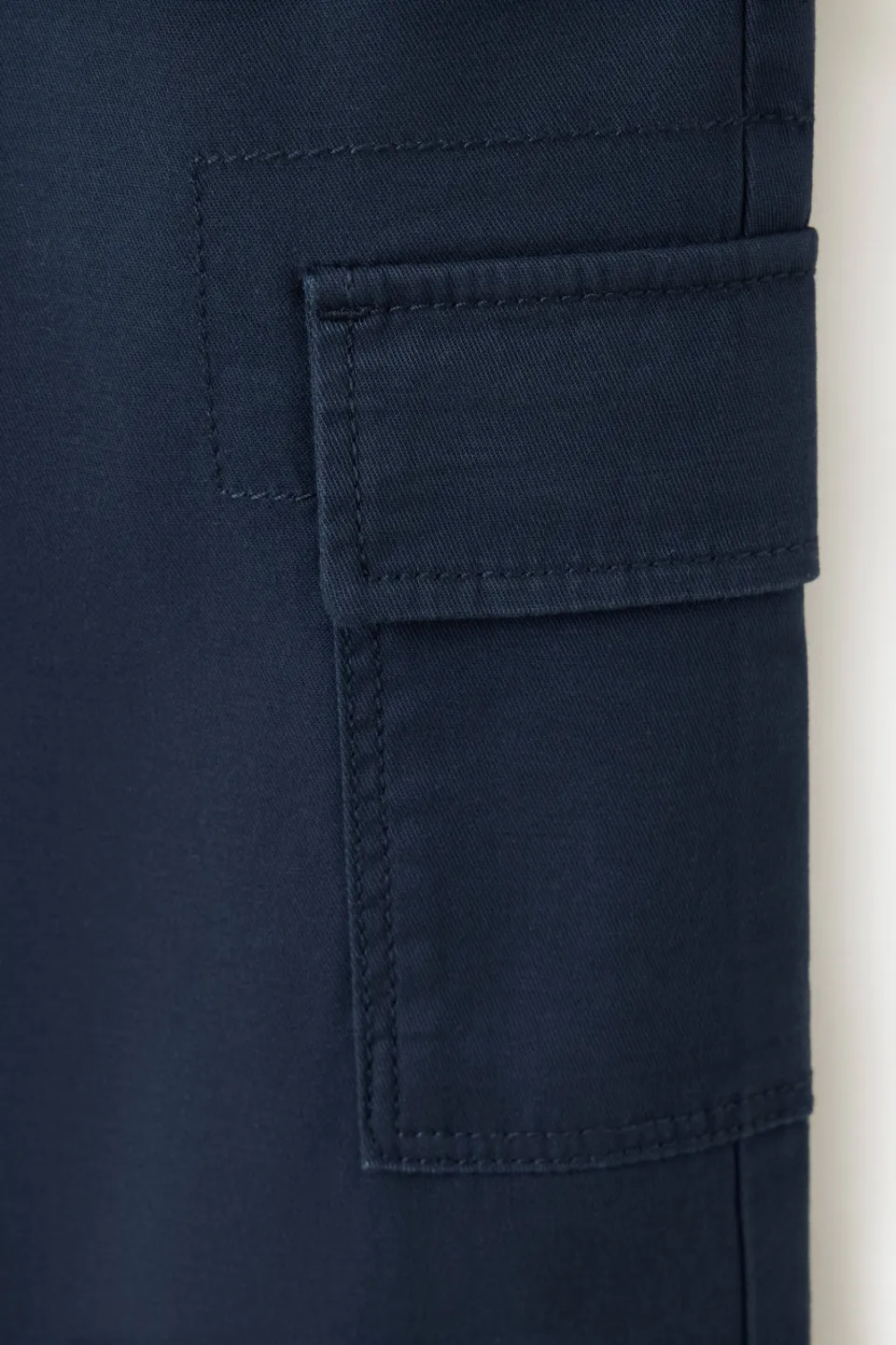 Mango cargobroek donkerblauw, foto 4