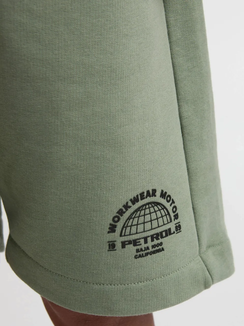 Petrol Industries regular sweatshort saliegroen, foto 8