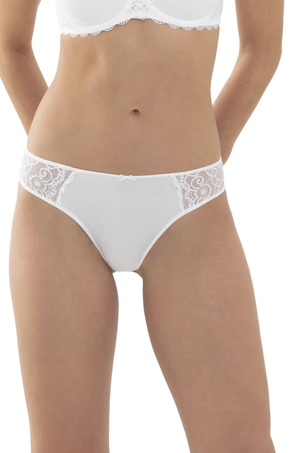 Mey Amorous string wit