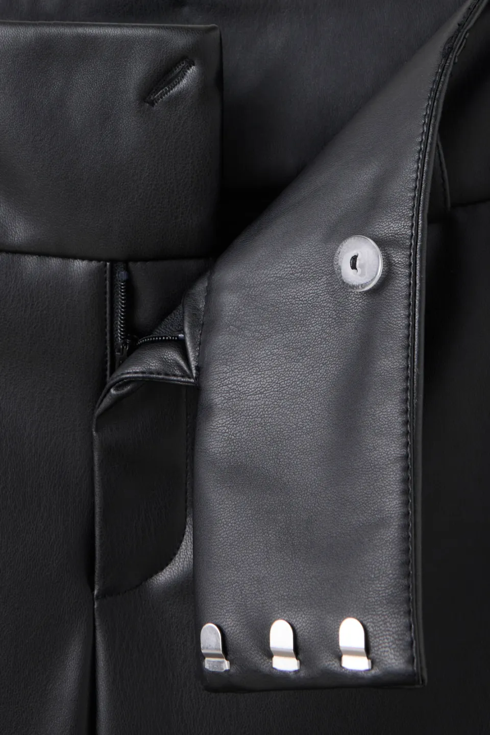 Mango TEEN imitatieleren broek zwart, foto 6