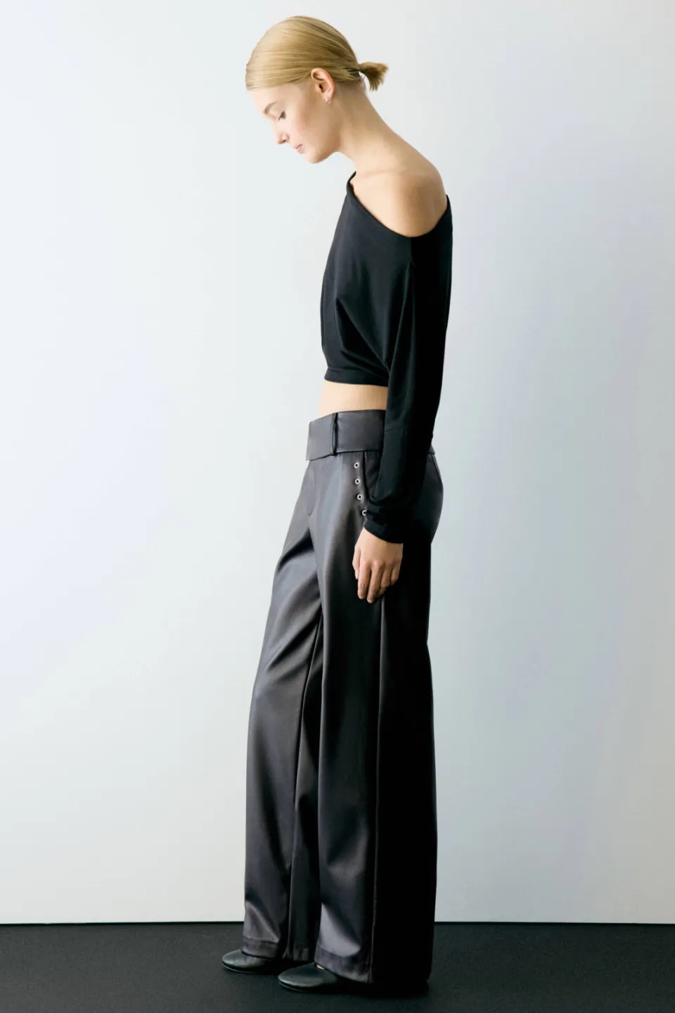 Mango TEEN imitatieleren broek zwart, foto 3