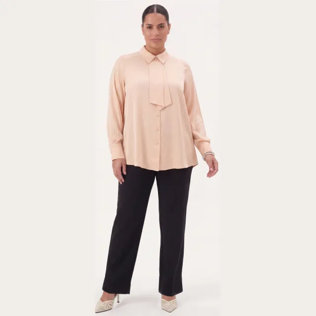 Yoek Satin blouse lichtroze