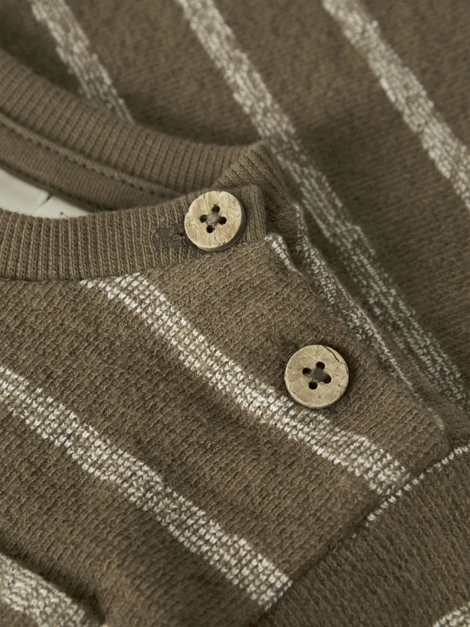 Lil' Atelier babyromper bruin gestreept, foto 3