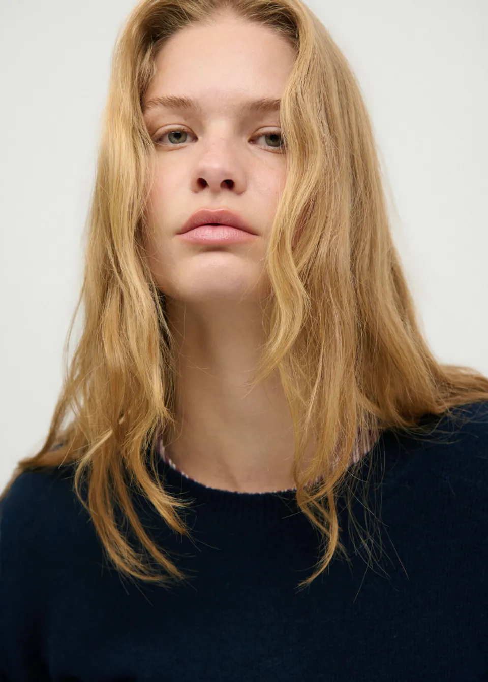 Mango TEEN gebreide trui met wol - marineblauw, foto 5